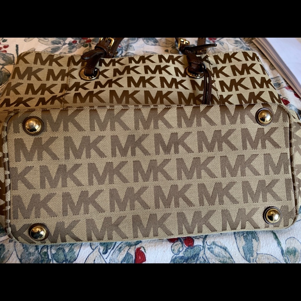 Mk tote - Picture 4 of 4